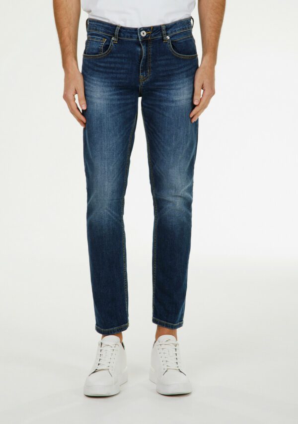 Jeans regular lavaggio medio