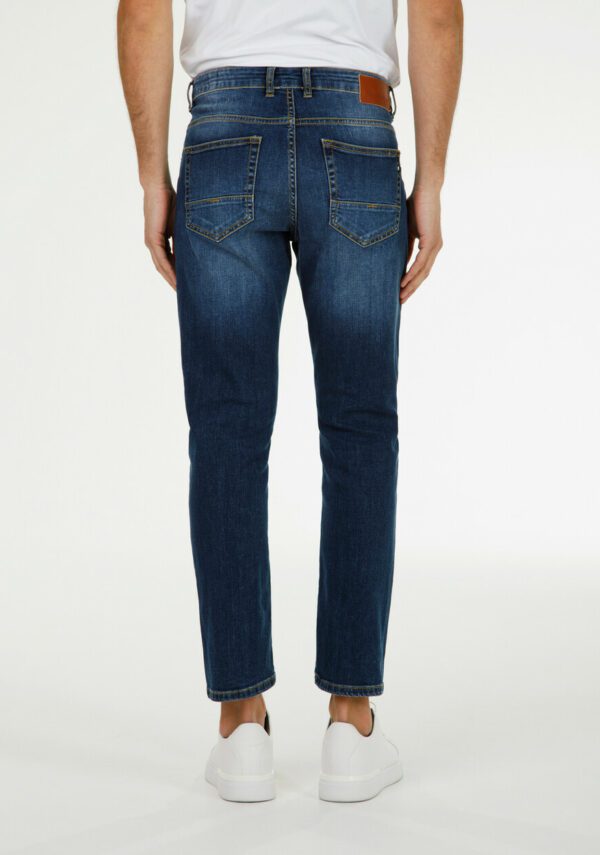 Jeans regular lavaggio medio