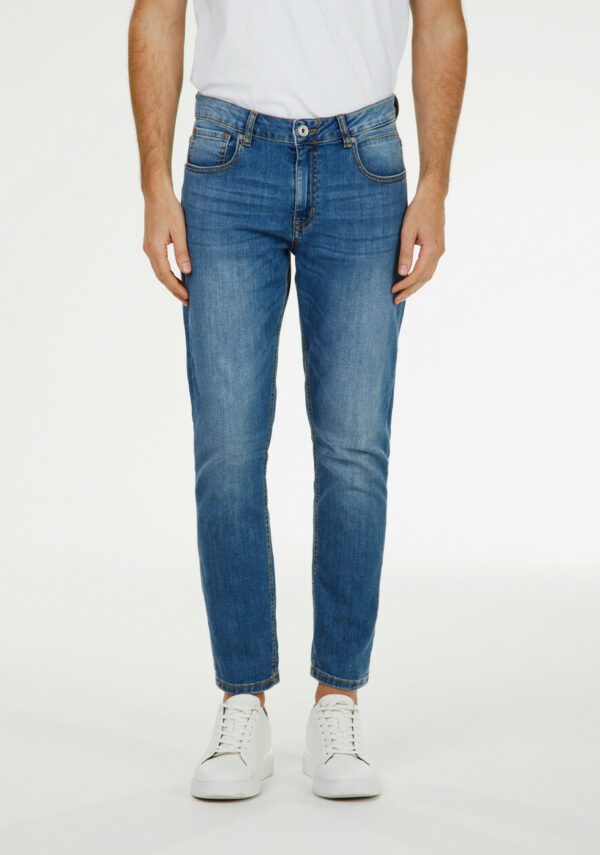 Jeans regular lavaggio medio