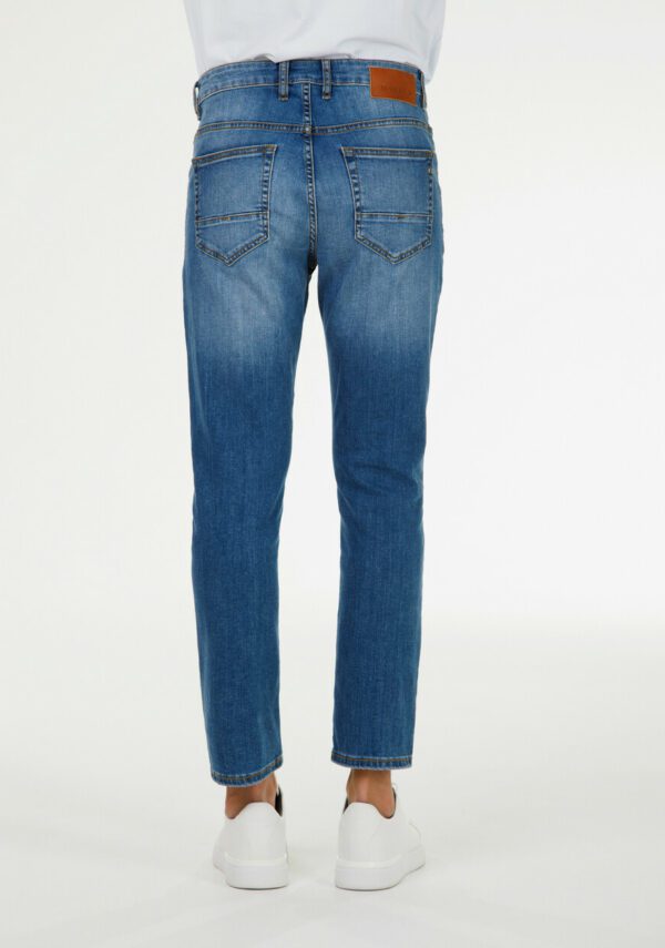 Jeans regular lavaggio medio
