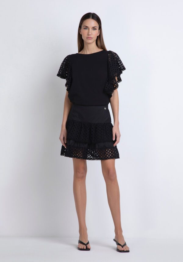 T-shirt con maniche in pizzo sangallo